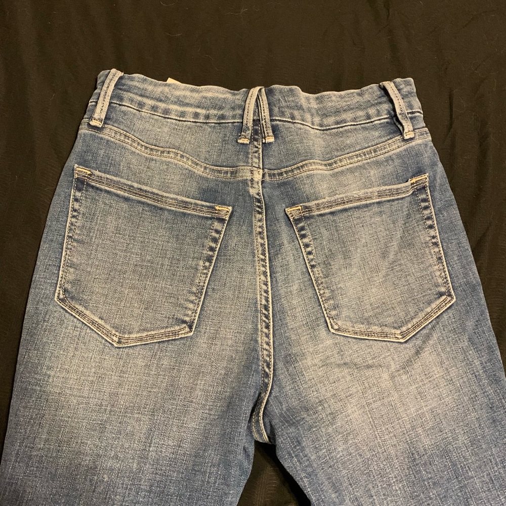 Good Waist Chew Hem Crop